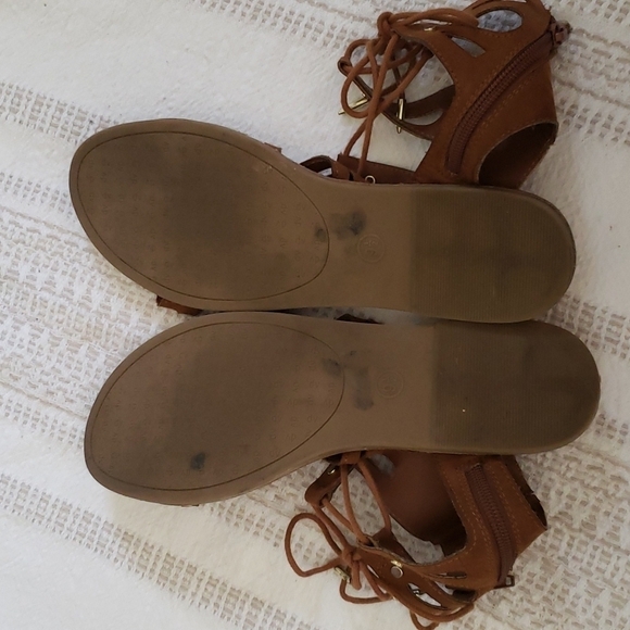 DV dolce Vita gladiator strappy sandals. Brown, flats, summer, beach, boho. - Picture 7 of 9